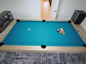 Games room - Grand Canal Home • Dock • Hot Tub • Basketball Court (Ocean Shores)