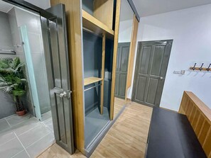 Apartment, Balcony, Mountain View | In-room safe, blackout curtains, iron/ironing board, free WiFi