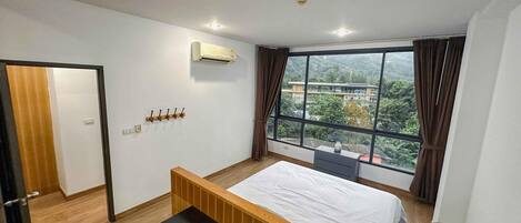 公寓, 露台, 山景 | 房內夾萬、遮光窗簾/窗簾、熨斗/熨衫板、免費 Wi-Fi