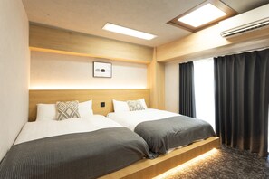 Ático de lujo, vistas a la ciudad | Escritorio, espacio para trabajar con un portátil, cortinas opacas