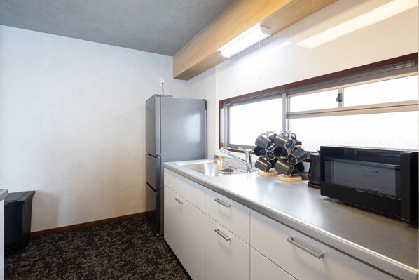 Luxe penthouse, uitzicht op de stad | Privékeuken | Een koelkast, een microgolfoven, een kookplaat