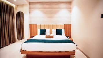 Premium Studio, City View | Desk, soundproofing, iron/ironing board, free WiFi