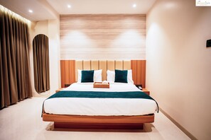 Premium Studio, City View | Desk, soundproofing, iron/ironing board, free WiFi