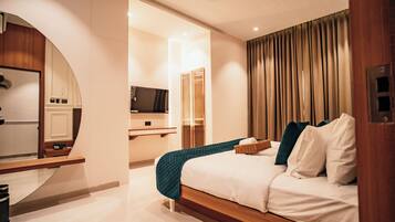 Studio Premium, pemandangan kota | Meja kerja, kedap suara, setrika/meja setrika, dan Wi-Fi gratis