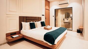 Deluxe Double Room, City View | Desk, soundproofing, iron/ironing board, free WiFi