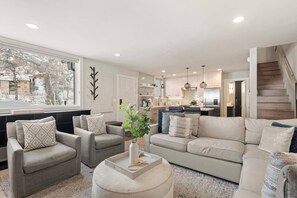 Televisión y chimenea 