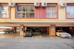 شقة - منظر للمدينة - في طابق علوي | شرفة/رواق