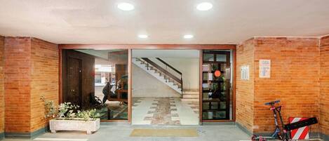 Appartement, vue sur la ville, dans la tour | Terrasse/patio