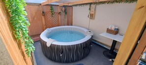 室內 SPA 浴池