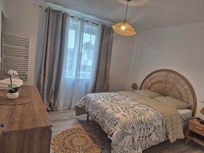 4 chambres, fer et planche Ă repasser, draps fournis