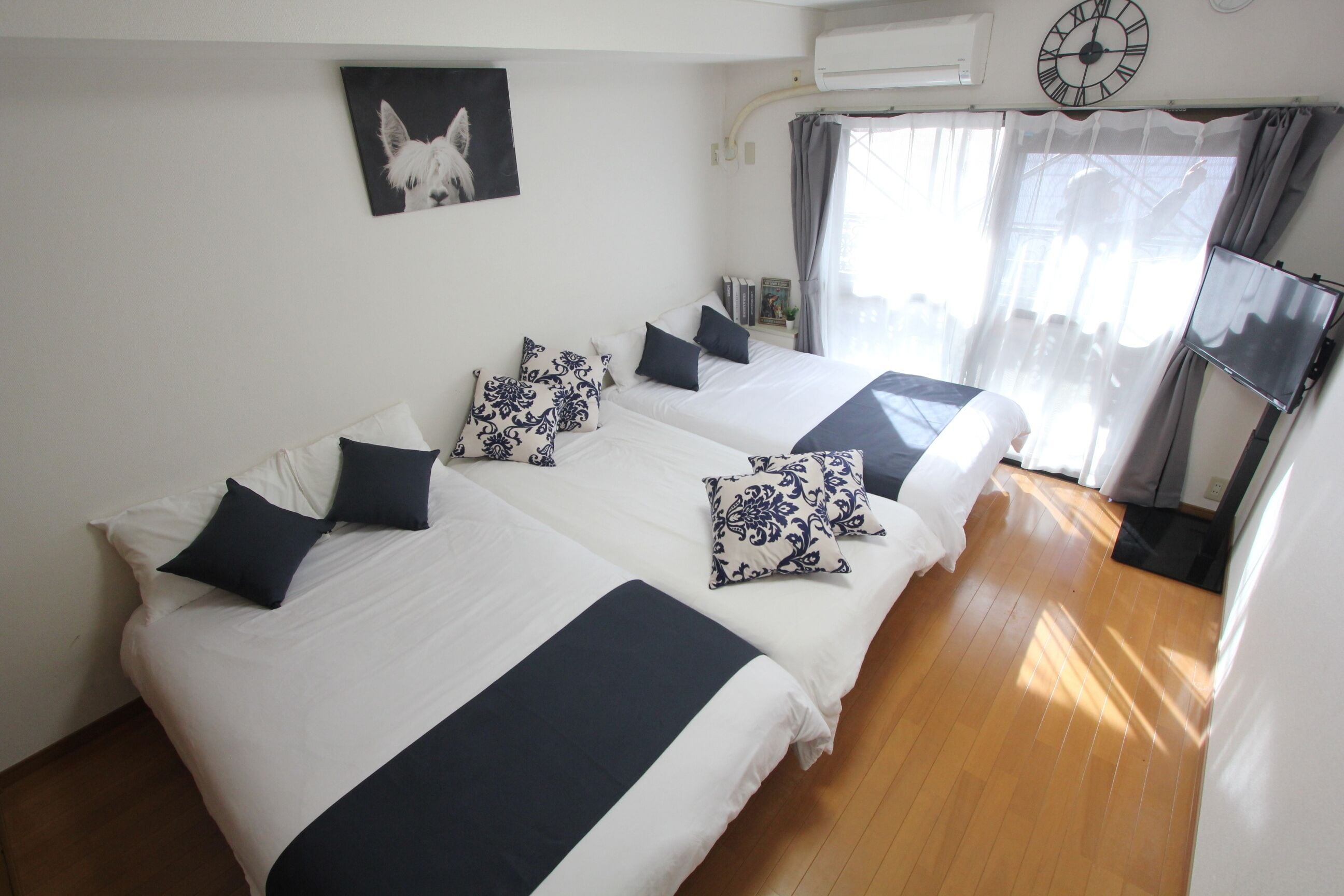 1 bedroom, bed sheets