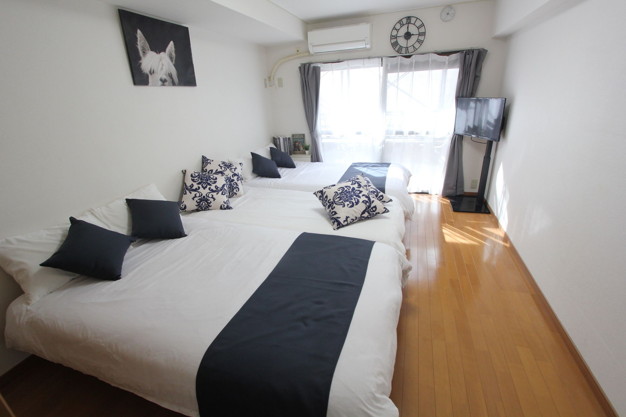 1 bedroom, bed sheets