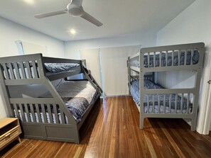 6 Schlafzimmer, Bügeleisen/Bügelbrett, Internetzugang, Bettwäsche