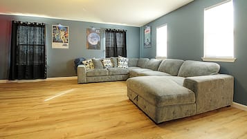 Smart TV, chimenea y videojuegos