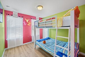 5 bedrooms, desk, iron/ironing board, travel crib