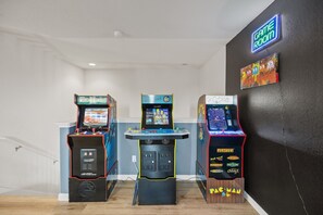Game room - 5 BR King Size Beds Pickleball, Pool 25 mi to COTA (Bastrop)