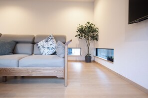 Deluxe Villa, Courtyard View | Living area