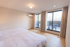 Ropa de cama de alta calidad, cortinas blackout y wifi gratis 