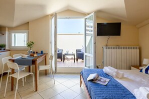 1 bedroom, travel crib, WiFi (free)
