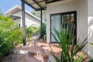 Comfort bungalow, terras, uitzicht op tuin | Terras