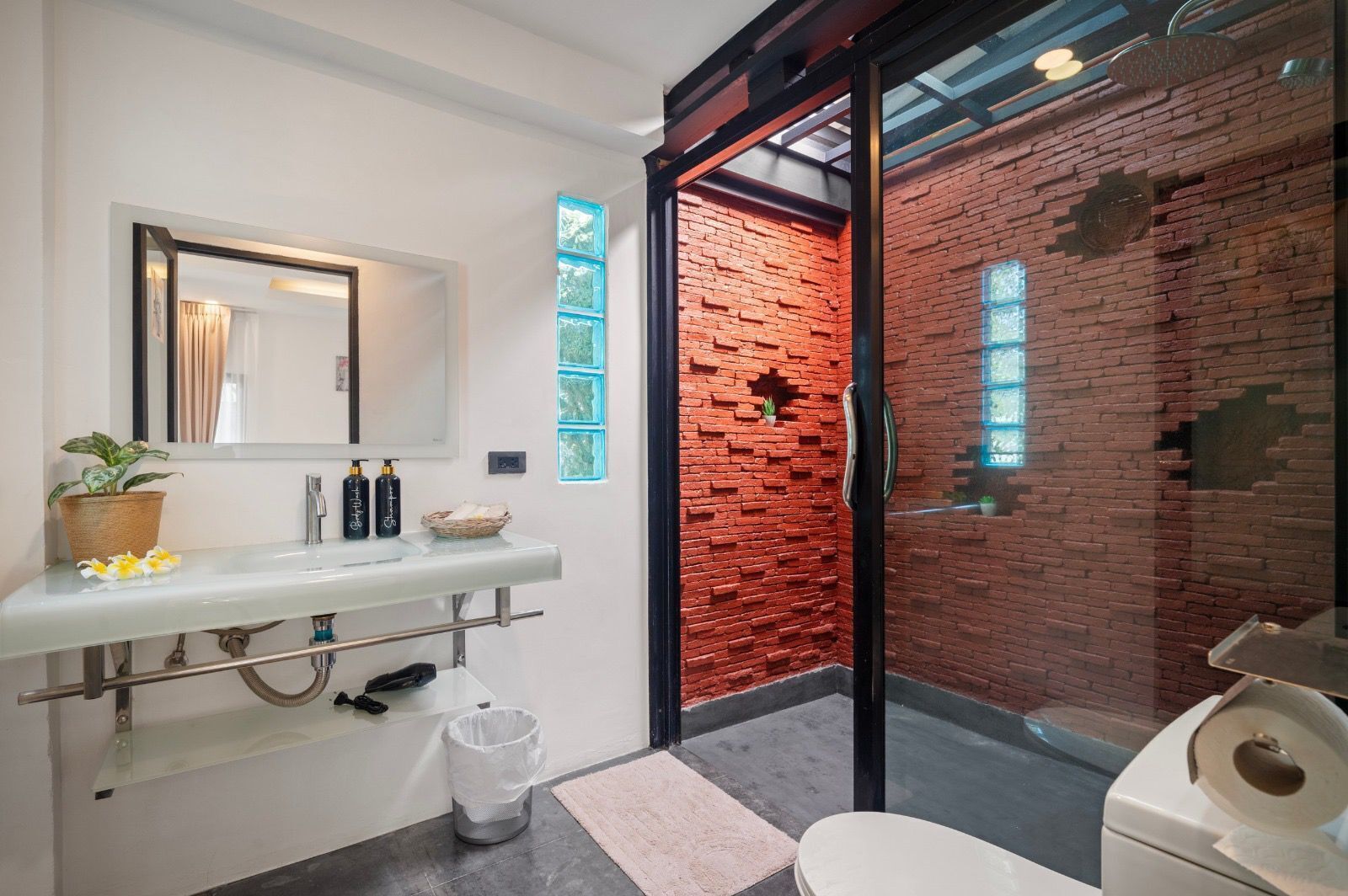 컴포트 방갈로, 파티오, 정원 전망 | 욕실 | 샤워 시설, 헤어드라이어, 타월, 비누