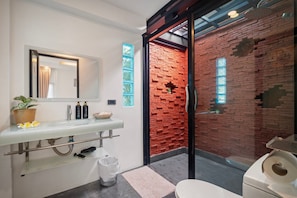 Comfort Bungalow, Patio, Garden View | Bathroom | Shower, hair dryer, towels, soap