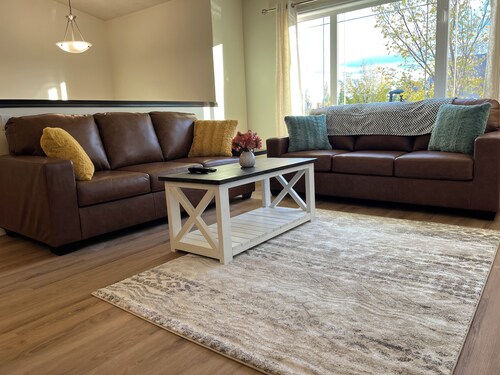 Unit 1 of 3 Adjacent Crew Houses by Reza Rentals