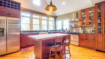 Réfrigérateur, four, plaque de cuisson, lave-vaisselle