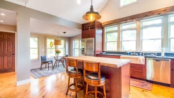 Réfrigérateur, four, plaque de cuisson, lave-vaisselle