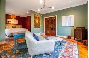 4 bedrooms, desk, free WiFi, bed sheets
