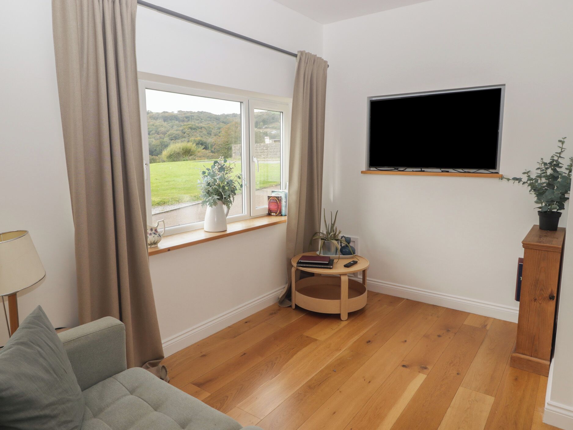 The Lodge, Pet Friendly, Country Holiday Cottage In Tondu - Bridgend