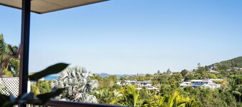 The Coral Hideaway - coastal escape/ocean views