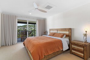 3 bedrooms, WiFi, bed sheets - The Coral Hideaway - coastal escape/ocean views (Pacific Heights)