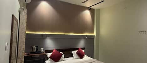 舒适双人房 | 埃及棉床单、高档床上用品、记忆海绵床垫、客房内保险箱