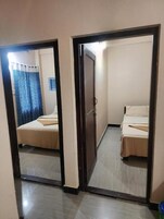 Dormitorio compartido familiar, balcón, vistas a la ciudad | Wifi gratis