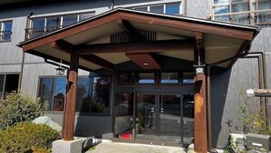 Exterior detail - Crab and Wagyu Beef Fujisan-tei (Fujikawaguchiko)