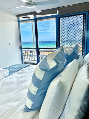 3 عدّة غرف نوم ومكواة/لوح كي وواي فاي وملاءات أسرّة