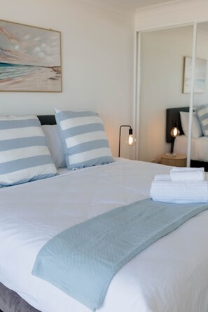 مكواة/لوح كي وواي فاي وملاءات أسرّة