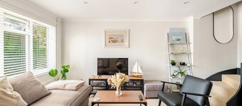 Modern Coastal Cottage|Hottub|Parking|Pets welcome