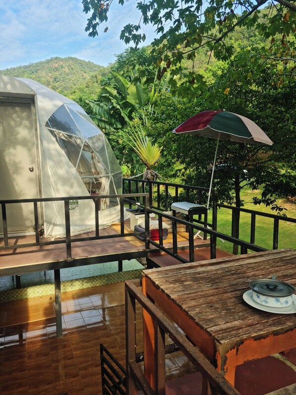 Habitación, 2 habitaciones, vista al jardín | Terraza o patio