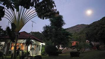 Room, 2 Bedrooms, Garden View | Property grounds