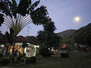 Room, 2 Bedrooms, Garden View | Property grounds