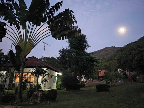 Room-dome & Treehouses for Family 2 Adul