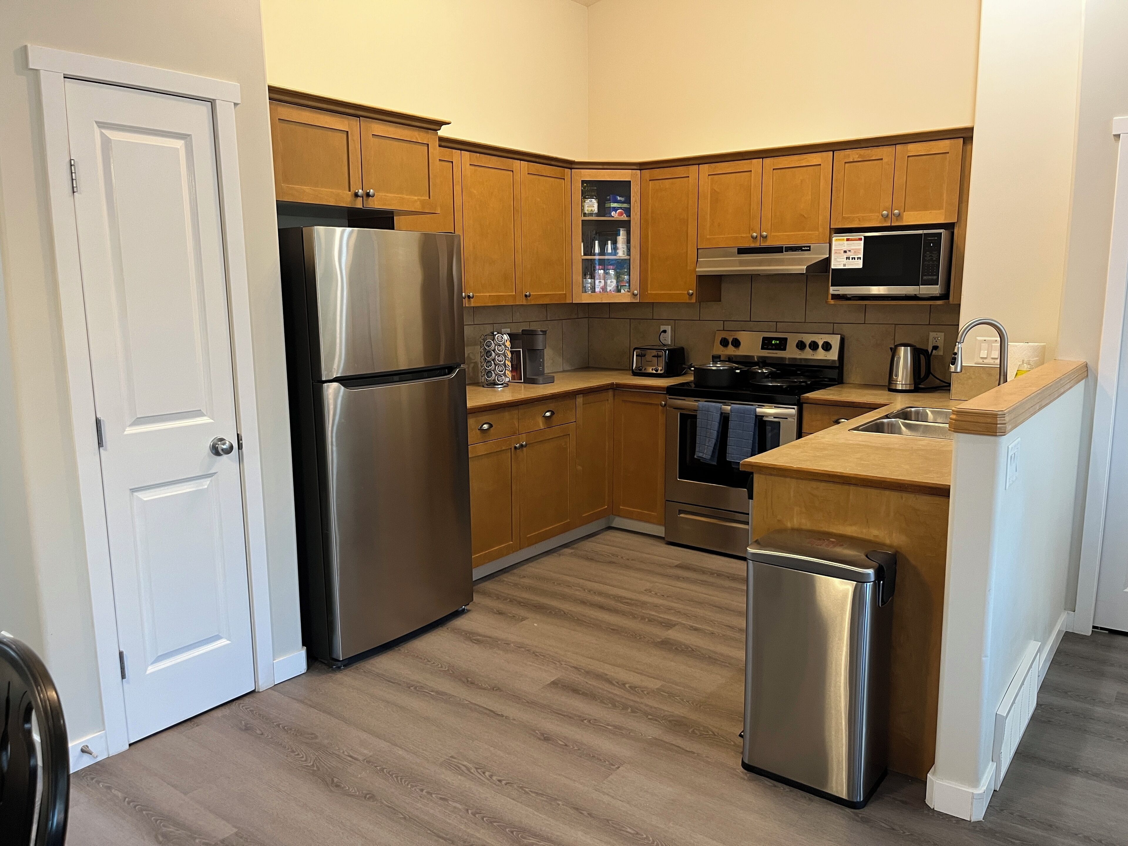 雪櫃、微波爐、焗爐、爐具