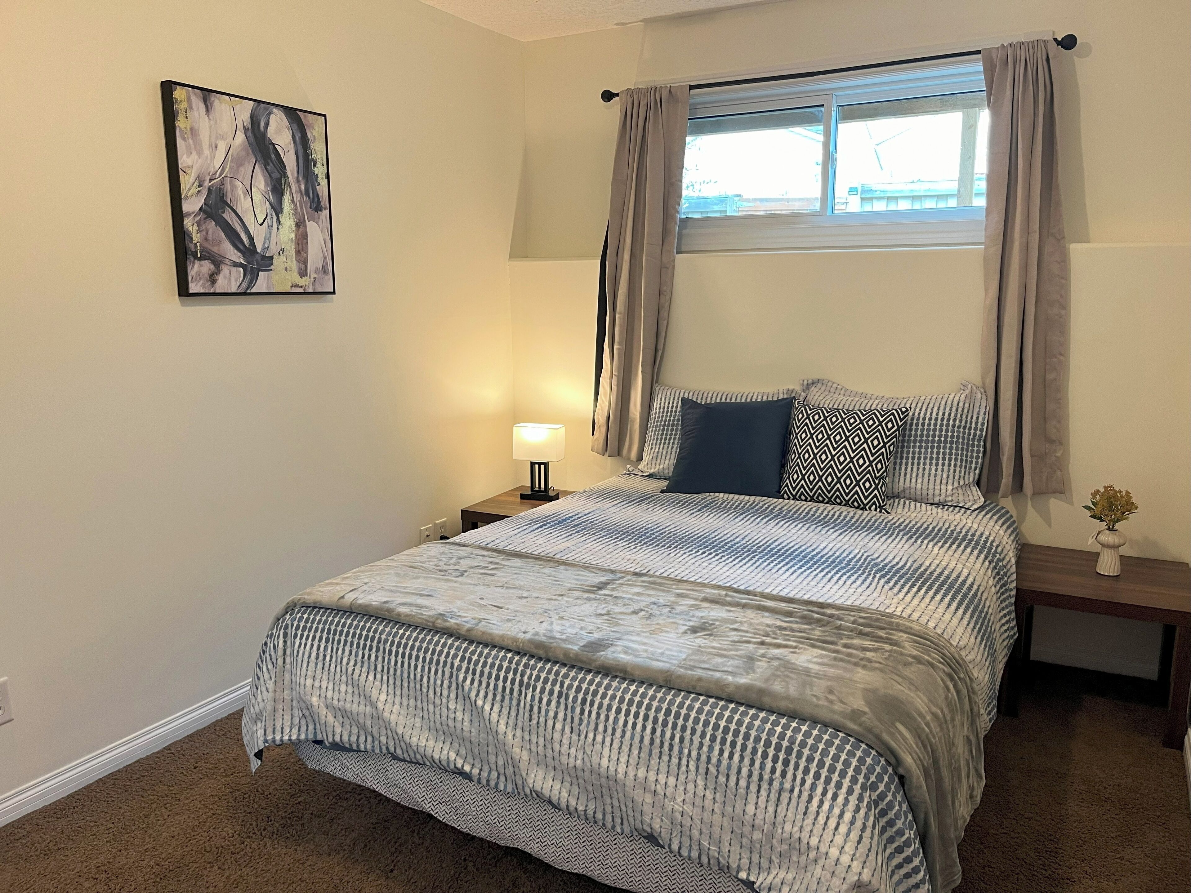 12 habitaciones, escritorio, wifi gratis y ropa de cama 