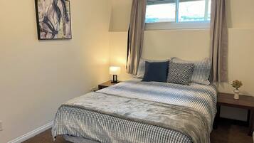 12 bedrooms, desk, free WiFi, bed sheets