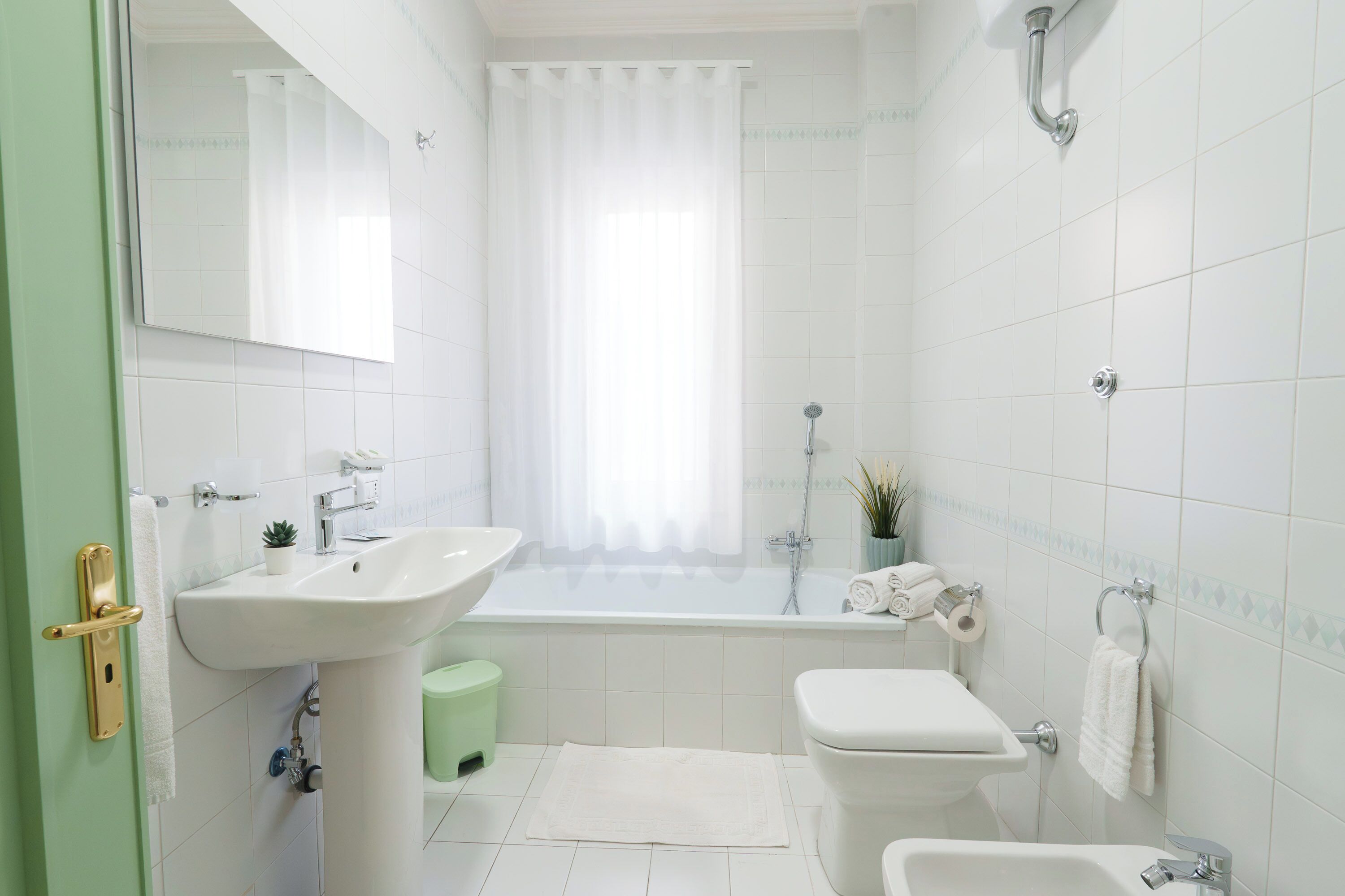 Doccia, set di cortesia gratuito, asciugacapelli, bidet