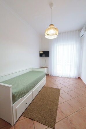 Iron/ironing board, WiFi, bed sheets - House Marisa (Casoria)