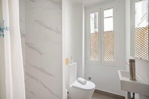 Apartment, 2 Bedrooms | Bathroom
