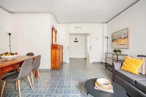 Apartamento, 2 quartos | Área de estar